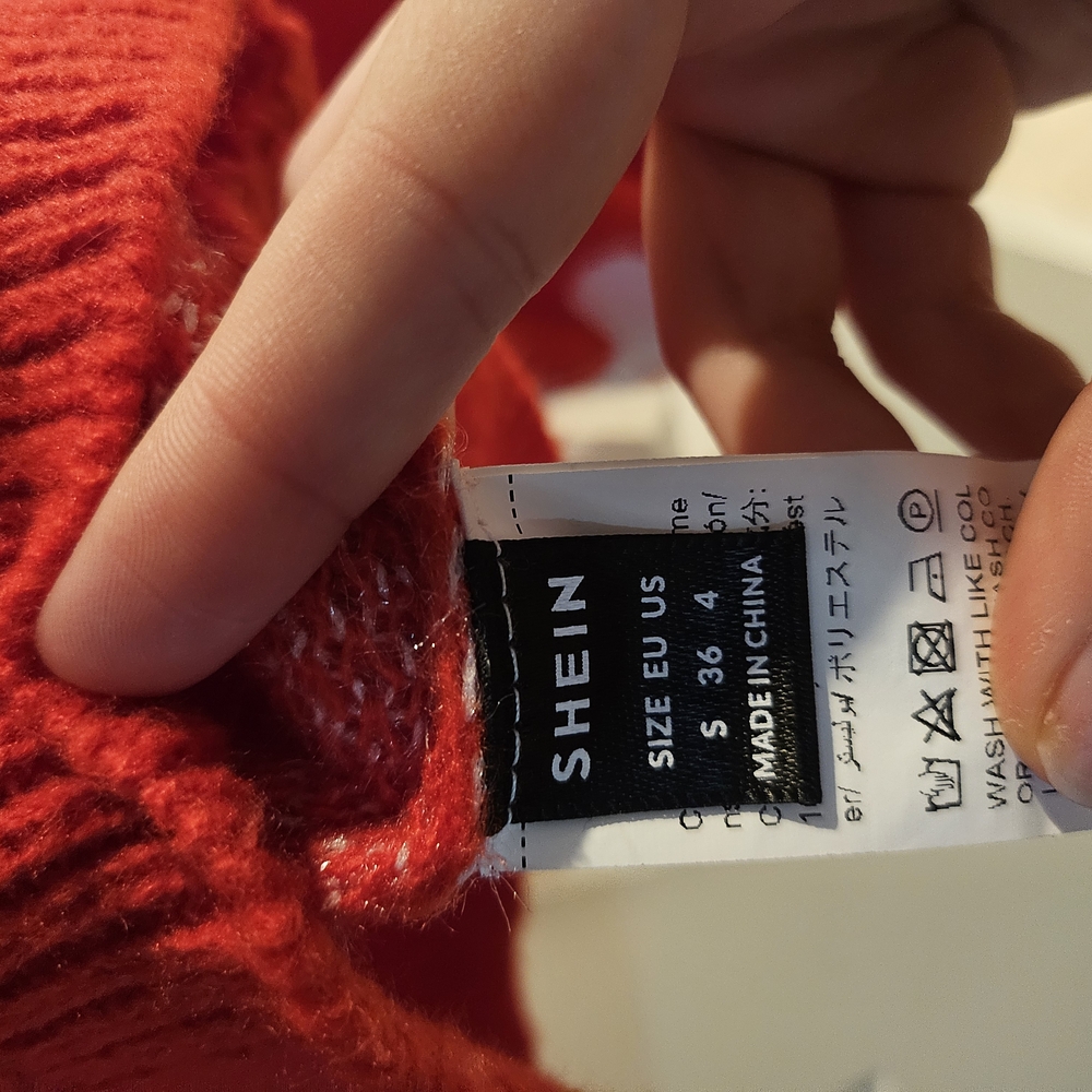 Red Heart Pattern Sweater - Picture 2 of 3